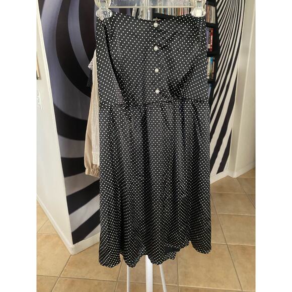 Torrid Dresses & Skirts - Torrid strapless polka dot dress